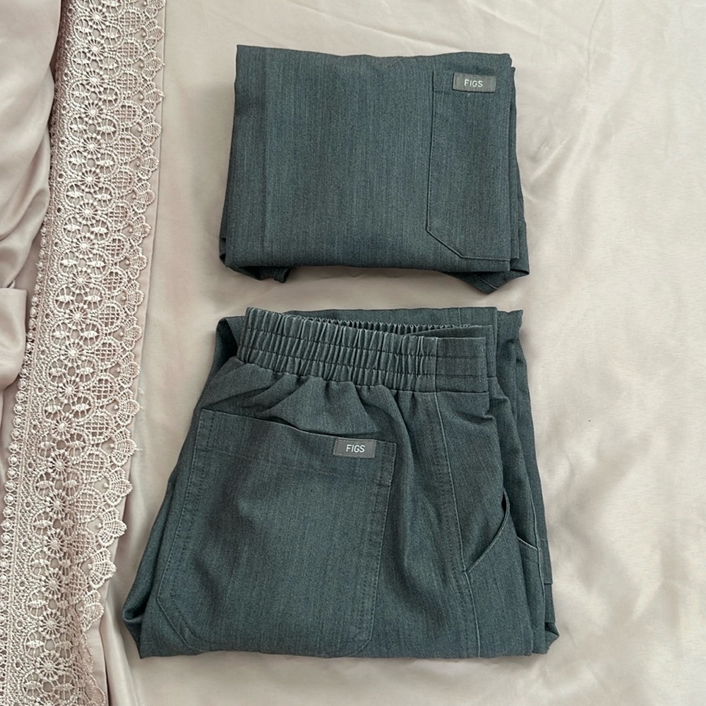 ❌SOLD❌ Graphite FIGS XXS Scrub Top & Bottom XXS Petitie Yola Set